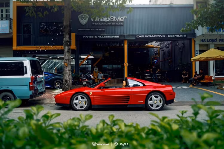 Ferrari 348 TS va F355 Berlinetta 