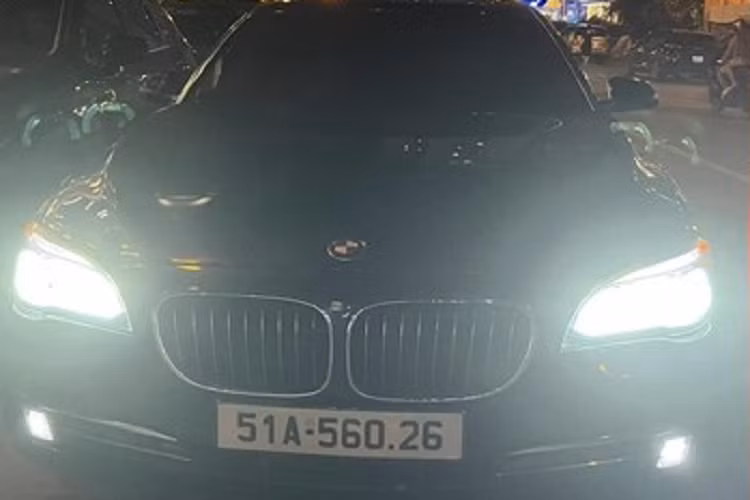 Trong 1 tuần vừa qua, tay chơi siêu xe Minh Nhựa đã thu hút khá nhiều sự quan tâm của giới mê xe khi liên tục mua bán xế khủng, cụ thể đại gia ngành nhựa đã mang về garage 2 xe sang đã qua sử dụng là Range Rover SVAutobiography và Bentley Flying Spur V8, cùng chiếc SUV siêu sang Mercedes-Maybach GLS480 và bán đi ít nhất 3 chiếc xe sang.
