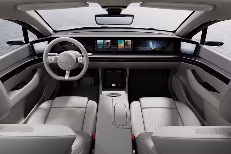 Trong một bài phát biểu gần đây, ông Izumi Kawanishi, Chủ tịch liên doanh Sony - Honda cho biết, công ty công nghệ Nhật Bản có thể tích hợp nền tảng PlayStation 5 vào xe ôtô điện Honda mà hãng dự định sản xuất cùng Honda. Để khách hàng có thể thoải mái chơi game trên ôtô, ông Izumi Kawanishi cho biết nhiệm vụ trước tiên là phải hoàn thiện hệ thống tự hành.
