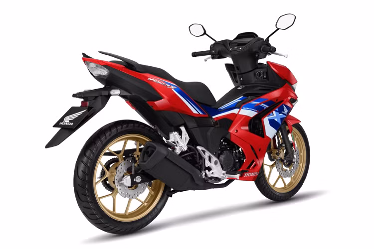  Với hệ thống chống bó cứng phanh ABS được duy trì ở bánh trước, phiên bản Thể thao mới tiếp tục mang tới cảm giác lái an tâm trên mọi hành trình.
