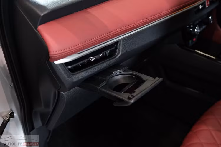 Nguồn cung cấp sức mạnh cho Toyota Vios 2023 bản Premium Luxury là động cơ xăng Dual VVT-iE 4 xi-lanh, dung tích 1.2L, sản sinh công suất tối đa 94 mã lực tại tua máy 6.000 vòng/phút và mô-men xoắn cực đại 110 Nm tại tua máy 4.400 vòng/phút. So với thế hệ cũ, động cơ chỉ mạnh hơn 2 mã lực và 1 Nm.