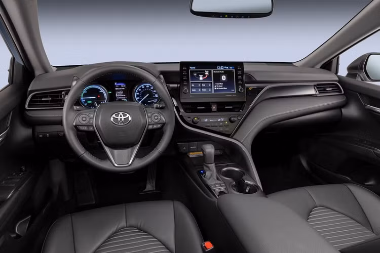 Không có thay đổi nào xảy ra ở hệ truyền động, Toyota Camry 2023 hiện được cung cấp với 3 lựa chọn động cơ là máy 2.5L 4 xi-lanh mạnh 206 mã lực / 252 Nm, máy V6 3.5L 301 mã lực / 362 Nm