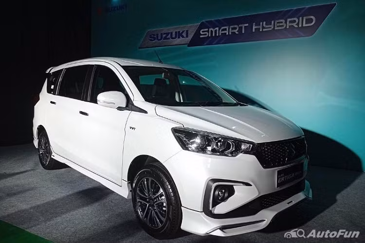 Tại thị trường Indonesia, mãu xe MPV 7 chỗ giá rẻ này sẽ được chia thành 2 bản trang bị là MT và AT. Giá xe Suzuki Ertiga Sport 2022 dao động từ 281,3 - 292,3 triệu Rupiah (khoảng 447 - 465 triệu đồng).