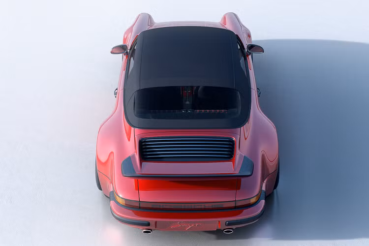Singer Porsche 911 Turbo Study thể thao được trang bị hệ thống dẫn động cầu sau cùng với trang bị hộp số sàn sáu cấp. Xe được trang bị hệ thống phanh hiệu năng cao carbon ceramic đắt giá. Mọi chiếc 911 do Singer làm lại đều có nội thất ấn tượng với các chi tiết có độ hoàn thiện cao.