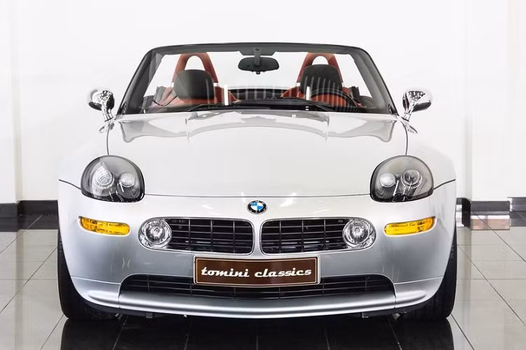 Nếu kể đến bộ sưu tập xe BMW tại Việt Nam này, khó ai có sự đam mê và sưu tầm xe đúng chất như ông Đặng Lê Nguyên Vũ với hàng chục xe đủ phiên bản. Trong số này, dòng xe BMW Z đình đám thế giới cũng đặc biệt được đại gia ngành cà phê rất quan tâm. Dễ dàng nhận thấy ông Vũ sở hữu chiếc BMW Z3 độc nhất Việt Nam, BMW Z4 bản E85 và E86, ngoài ra rất có thể doanh nhân Tây Nguyên cũng tậu luôn 2 phiên bản Z4 còn lại là E89 và G29.