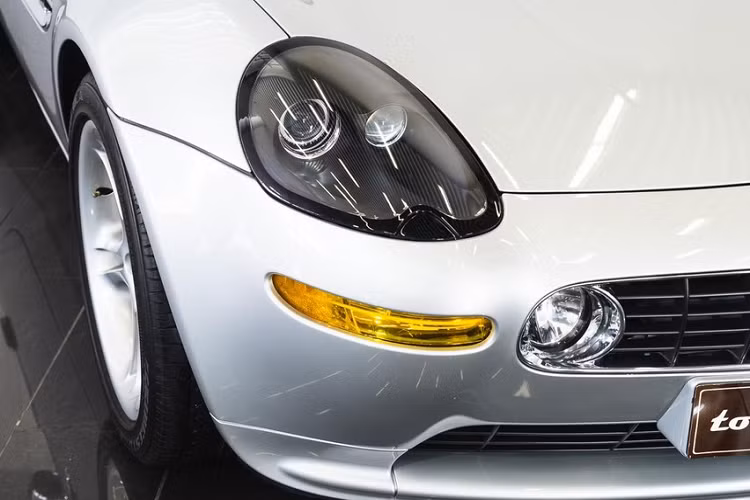 Hiện tại, có khá nhiều chiếc xe thể thao BMW Z8 mui trần được rao bán nhưng với tiêu chí của ông Đặng Lê Nguyên Vũ như màu sơn yêu thích xanh quân đội, trắng hoặc bạc cùng tình trạng xe còn mới và số km chưa qua 2 vạn thì chỉ đếm trên đầu ngón tay.
