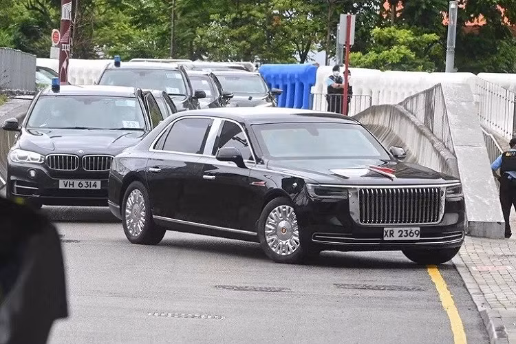 Được thành lập vào năm 1958, Hồng Kỳ (Hongqi) vốn là thương hiệu ôtô chuyên sản xuất xe cho các nguyên thủ và lãnh đạo cấp cao của Trung Quốc. Sau 64 năm, truyền thống này vẫn không thay đổi khi Hồng Kỳ lại phát triển một mẫu limousine mới mang tên Hồng Kỳ N701 hạng sang để dành cho Chủ tịch Trung Quốc Tập Cận Bình.