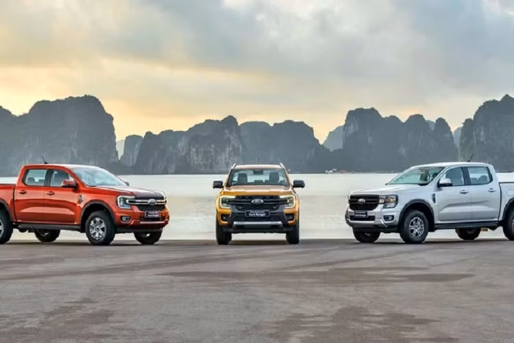 Giá bán Ford Ranger 2023 (đã bao gồm VAT), cụ thể cho từng phiên bản như sau: Ranger 2023 Thế Hệ Mới có 8 màu sơn gồm: Bạc, Ghi Ánh Thép, Đen, Xanh Dương, Trắng, Nâu Ánh Kim, Đỏ Cam và Vàng Luxe (chỉ có ở bản Wildtrak).