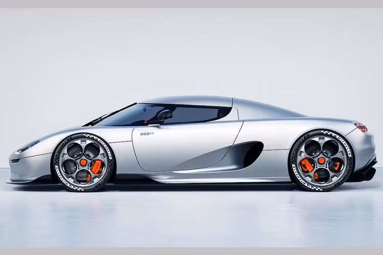 Tuy nhiên, điểm nổi bật nhất trên Koenigsegg CC850 2023 mới này không nằm ở ngoại hình mà nằm ở trang bị hộp số sàn độc đáo của mẫu xe này. Cụ thể, hộp số có tên viết tắt là TWMPAFMPC, rút gọn từ cụm từ "xe dùng hộp số sàn mạnh nhất, nhanh nhất thế giới".