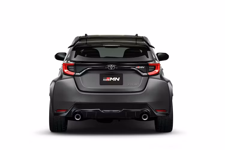 Theo Toyota, với gói trang bị này, GRMN Yaris nhẹ hơn GR Yaris tiêu chuẩn 20 kg. Phiên bản Circuit Package của GRMN Yaris cũng có sẵn màu sơn Matte Steel, với số lượng giới hạn chỉ 50 chiếc.