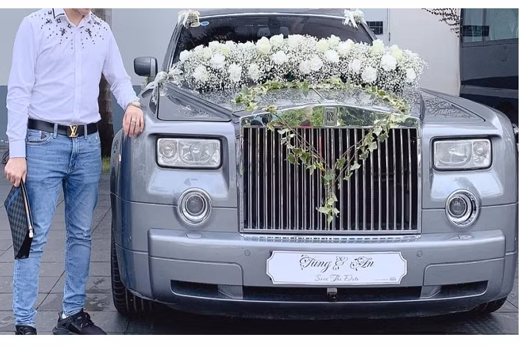 Mới đây, trên mạng xã hội xuất hiện bài đăng bóc mẽ cô gái tên N.T.V.A (hay còn gọi là Tina Dương, sinh năm 1995, quê Bắc Giang) có nhiều chiêu lừa đảo khiến không ít người phải mất trăm triệu đồng đến hàng chục tỷ đồng và đi kèm với đó là những kịch bản không tưởng đã thu hút sự quan tâm của cư dân mạng.