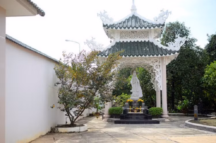Dau an Phat giao trong can biet thu cua dien vien Viet Trinh-Hinh-4