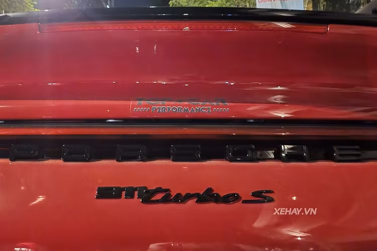 Tuy nhiên, sau khi bổ sung nhiều tùy chọn, giá trị thực tế của chiếc Porsche 911 Turbo này có thể cao hơn rất nhiều.