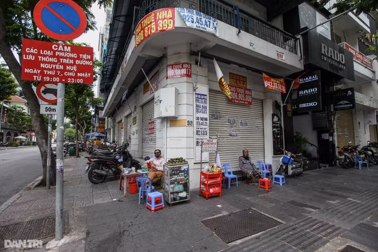 Mặt bằng trăm triệu đồng ở TP.HCM trống vì không có khách thuê - Hình 4 Mat bang tram trieu dong o TP.HCM trong vi khong co khach thue-Hinh-4