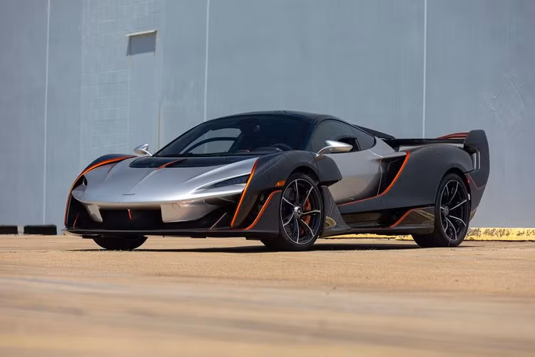 Toàn bộ 16 chiếc siêu xe McLaren Sabre đều đã có chủ nhân ngay tại thời điểm ra mắt. Tuy nhiên, với những người “chậm chân” hơn, họ vẫn còn cơ hội được sở hữu mẫu xe này khi một đơn vị tư nhân sở hữu chiếc Sabre thứ 11 muốn bán đấu giá tại Mecum Monterey 2022 vào ngày 19/8 tới đây.