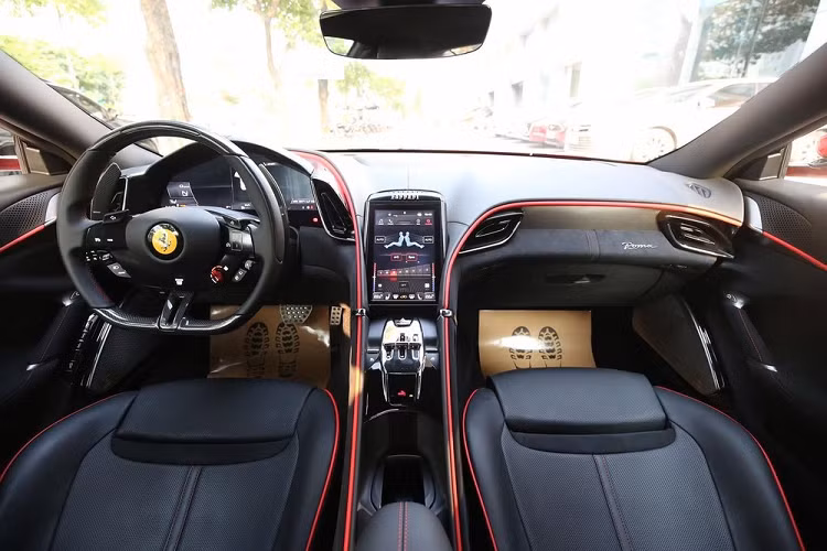 Giá xe Ferrari Roma tại Việt Nam từ 20 tỷ đồng, chưa bao gồm các tùy chọn đi kèm. Ngoài màu sơn đỏ Rosso Corsa, chiếc xe Ferrari Roma mới vào bộ sưu tập xe của ông Đặng Lê Nguyên Vũ còn có nhiều chi tiết sơn đen và bộ mâm đa chấu kép của xe sơn màu bạc. Nội thất xe có ghế ngồi bọc da màu đen và viền đỏ. Đây là chiếc siêu xe Ferrari Roma thứ 2 về nước và sau 1 năm rao bán mãi chẳng thấy người mua.