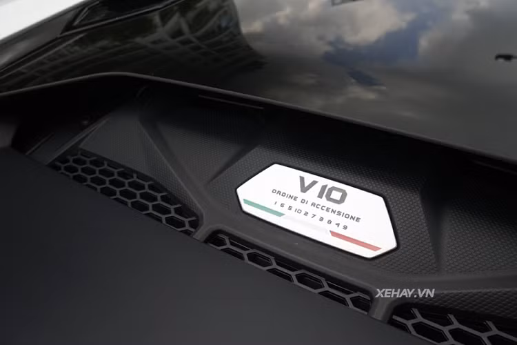 Siêu xe Huracan EVO RWD có thể tăng tốc từ 0 - 100 km/h trong 3,2 giây, tốc độ tối đa đạt 325 km/h
