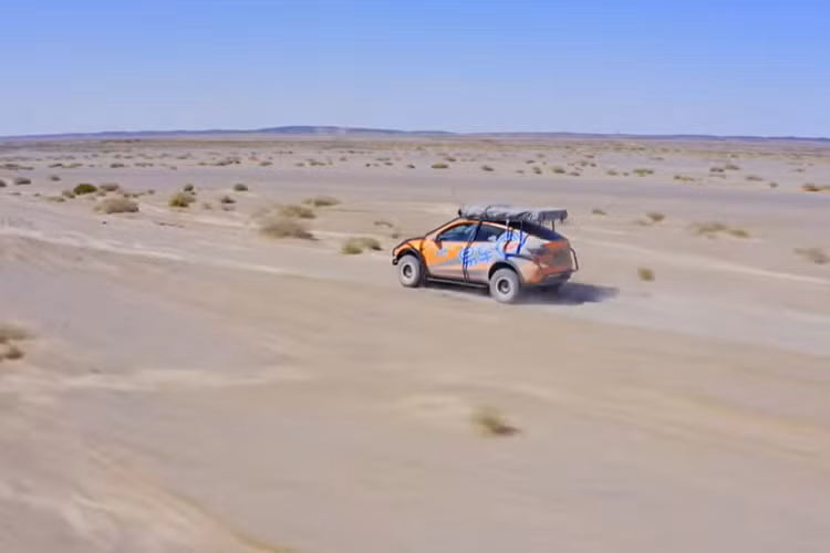 Nếu bộ lốp lớn và hệ thống treo nâng cao là chưa đủ để nói lên khả năng off-road, Bitauto Garage cũng đã lắp đặt một bộ khung ngoại thất để bảo vệ xe khỏi bị đá văng và thậm chí trường hợp lật xe.
