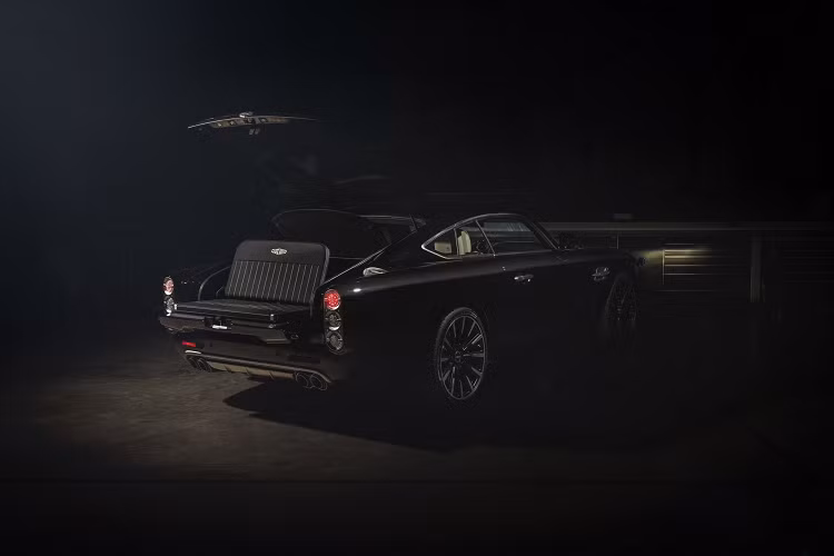 Ông cũng tự hào chia sẻ thêm: “Chiếc xe này đại diện cho sự kết tinh của những gì David Brown Automotive hướng đến chính là mục tiêu chế tạo những chiếc ô tô có động cơ đầy cảm xúc, phong cách vượt thời gian kết hợp với kỹ thuật Coachbuild đặt riêng và chất lượng chế tạo cao với hiệu năng ấn tượng, cảm giác lái phấn khích đem lại trải nghiệm lái xe thú vị, đáng nhớ".