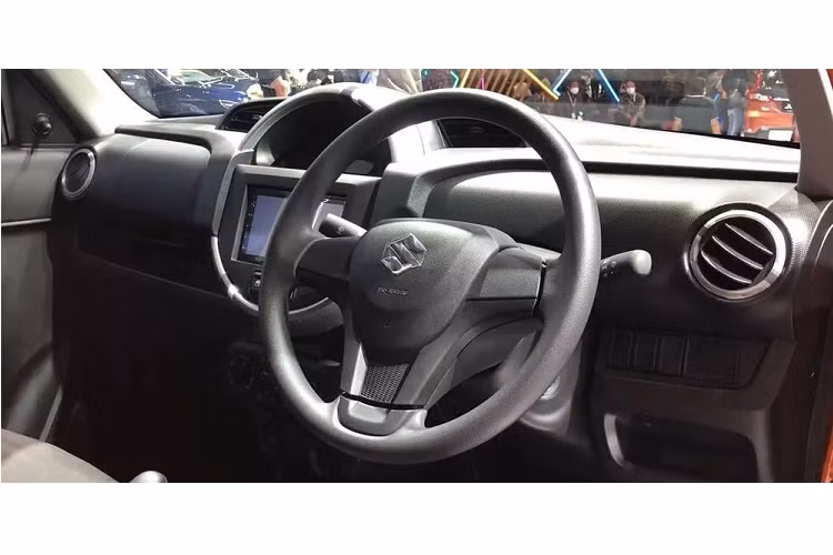 Chưa dừng ở đó, Suzuki S-Presso 2022 còn được bố trí 2 loa trên cửa trước, viền cửa gió điều hòa màu bạc và các núm xoay để chỉnh điều hòa. Trên tappi cửa cũng có những chi tiết ốp màu bạc để trang trí. Chưa dừng ở đó, Suzuki S-Presso 2022 còn được bố trí 2 loa trên cửa trước, viền cửa gió điều hòa màu bạc và các núm xoay để chỉnh điều hòa. Trên tappi cửa cũng có những chi tiết ốp màu bạc để trang trí.