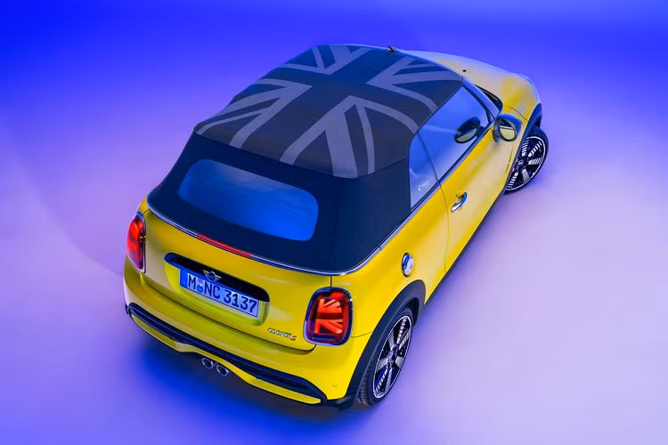 Với hệ thống showroom MINI chính hãng trải rộng khắp cả nước cùng kinh nghiệm lâu năm, THACO AUTO sẽ liên tục nâng cao chất lượng dịch vụ, mang đến cho khách hàng Việt Nam những mẫu xe mới nhất của cả ba thương hiệu MINI, BMW và BMW Motorrad. MINI 3-Cửa, MINI 5-Cửa và MINI Convertible mới hiện đã có mặt tại tất cả các showroom MINI THACO.