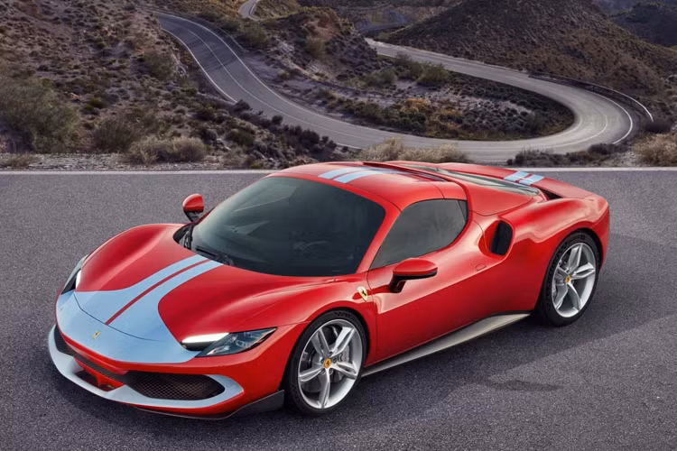 Ferrari cho biết một chiếc GTS được trang bị gói Assetto Fiorano tạo ra 360kg lực ép xuống mặt đường ở vận tốc 240km/h.