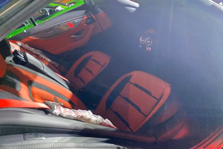 "Trái tim" của Mercedes-AMG GT 53 4MATIC+ 2022 tiếp tục là động cơ 3.0L 6 xi-lanh thẳng hàng sản sinh công suất 435 mã lực và mô-men xoắn cực 520 Nm, kết hợp hệ thống mild-hybrid EQ Boost hỗ trợ thêm 22 mã lực và 250 Nm khi cần thiết.