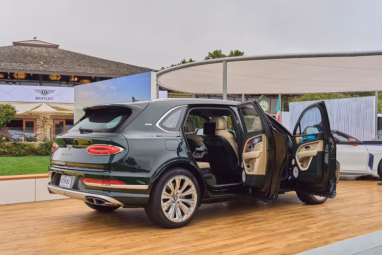Phiên bản Bentley Bentayga EWB Mulliner siêu sang trọng này được trang bị khối động cơ V8 4.0 lít có khả năng sản sinh công suất 542 mã lực, mô-men xoắn 770 Nm với khả năng tăng tốc từ 0 - 97 km/h trong vòng 4,6 giây và có khả năng đạt tốc độ tối đa lên tới 290 km/h.
