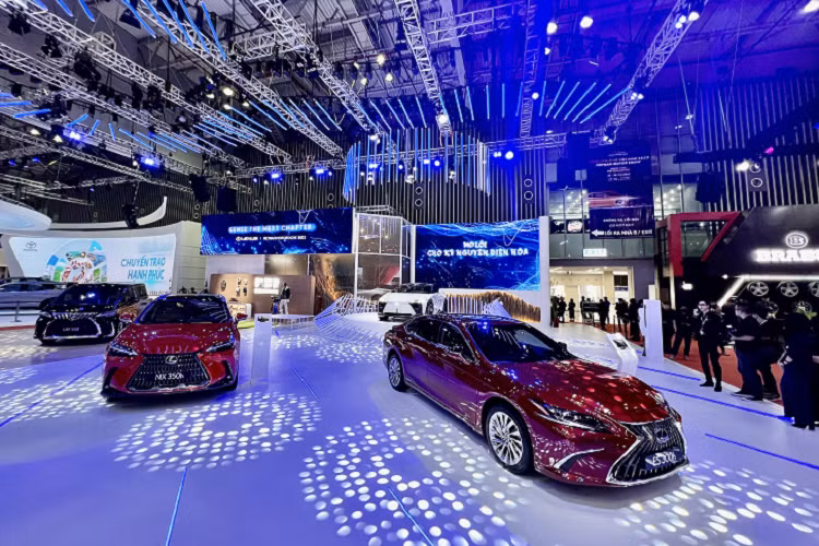 Lexus LF-Z voi thiet ke vuot thoi dai lan dau tien den Viet Nam