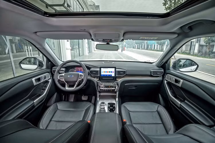 Ford Explorer 2022 ve Viet Nam dat khach, 