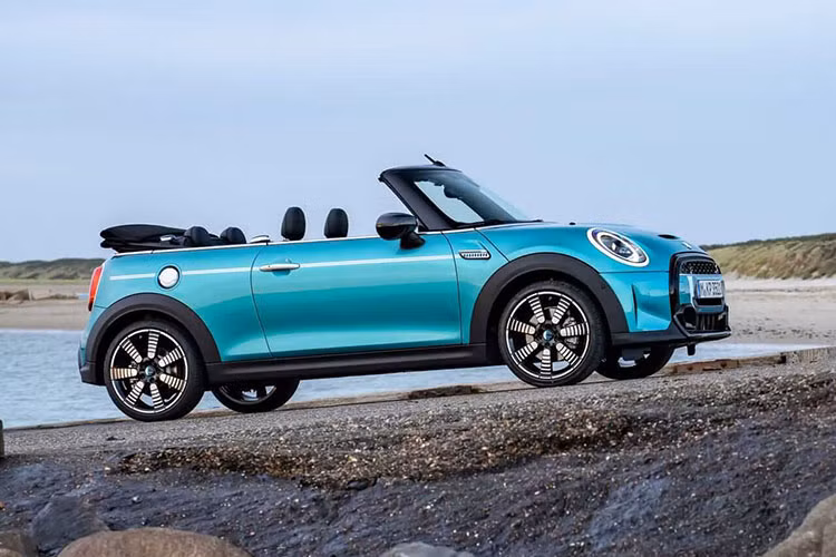 Ngoài ra, Mini đang làm việc trên chiếc crossover điện Aceman dự kiến sẽ xuất hiện vào năm 2024 và phiên bản Paceman có thể trở lại dưới dạng EV.