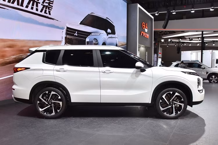 Hiện giá xe Mitsubishi Outlander 2022 tại thị trường Trung Quốc chưa được công bố. Xe sẽ do liên doanh GAC Mitsubishi sản xuất và bán ra tại thị trường tỷ dân này.