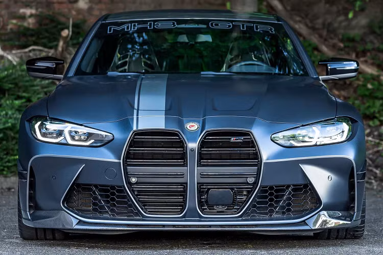Hiện tại, đây chính là chiếc BMW M3 Competition độ Manhart Performance độc nhất vô nhị. MH3 GTR tiếp tục được trang bị khối động cơ tăng áp kép S58 3.0 lít thẳng hàng.