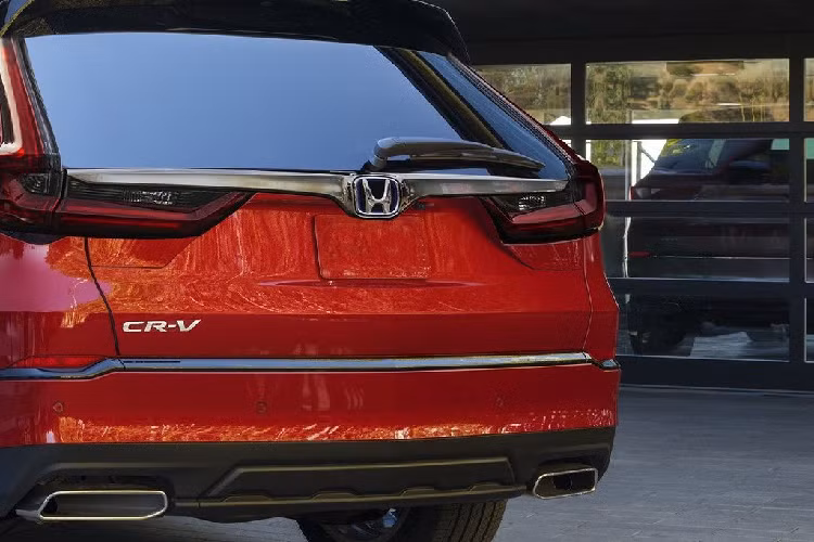 Từ thông tin này, KDesign AG đã phác thảo sát nhất có thể thiết kế của Honda CR-V mới và anh cũng không quên đưa vào một chút “DNA” sang trọng trên dòng SUV hạng sang của tập đoàn Honda, Acura MDX.