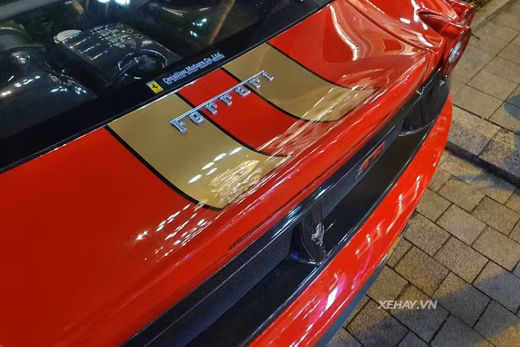 Không rõ giá xe Ferrari 430 Scuderia tại Việt Nam là bao nhiêu nhưng ở thời điểm ra mắt, xe có giá khởi điểm khoảng 250.000 USD (khoảng 5,74 tỷ đồng tại thị trường Mỹ.