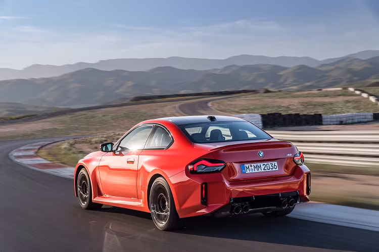 Mẫu xe được sản xuất tại nhà máy của BMW ở Mexico cho toàn thế giới, giá xe BMW M2 2023 mới sẽ bắt đầu tại Hoa Kỳ với mức khởi điểm là 62.200 Đô chưa bao gồm các khoản phụ phí khác.