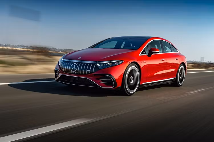 Ngoài ra, người dùng khi mua Mercedes-AMG EQS sẽ được hưởng ưu đãi hai năm sử dụng sạc nhanh DC miễn phí trong 30 phút tại hệ thống trạm sạc của Electrify America Network và hai năm bảo dưỡng miễn phí.