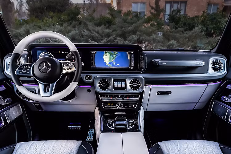 Mẫu xe mất 5,6 giây khi tăng tốc từ 0 lên 100 km/h. Giá xe Mercedes-Benz G-Class Edition 550 bản giới hạn 200 xe hiện chưa được công bố.