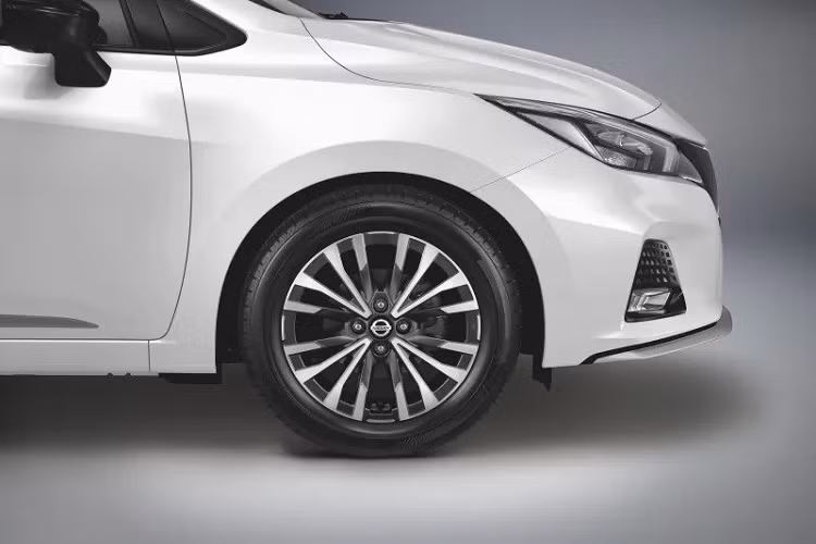 Để mang đến trải nghiệm mới cho người dùng Thái Lan, hãng Nissan đã tung ra phiên bản đặc biệt mang tên Sportech-X của dòng xe Almera. So với bản thường, Nissan Almera Sportech-X 2022 mới được thiết kế bắt mắt hơn và có nhiều chi tiết ngoại thất mới.