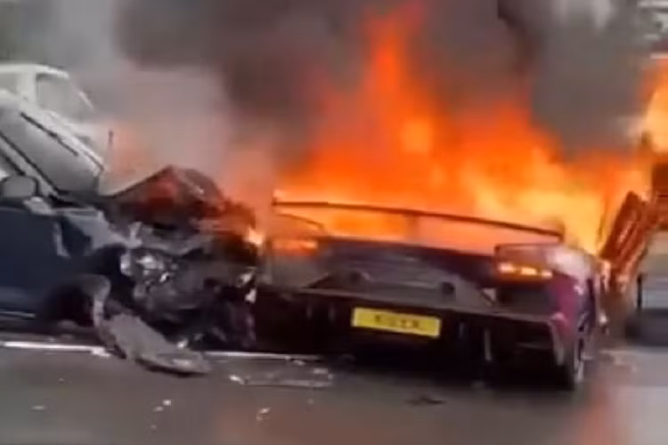 Xot xa nhin Lamborghini Aventador SVJ hon 7,4 ty chay tro khung