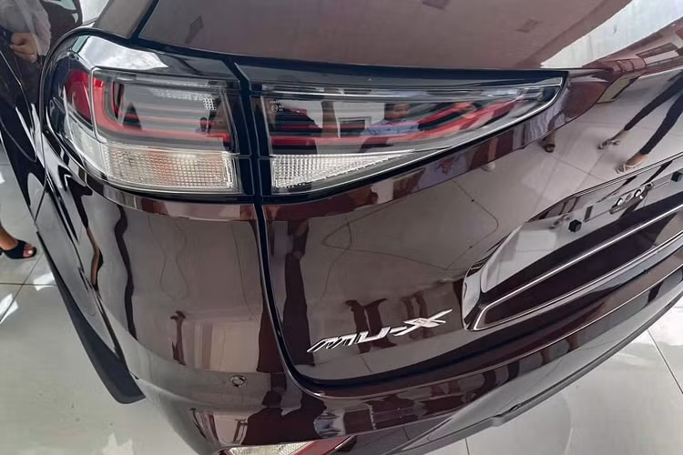 “Lột xác” về thiết kế, đi cùng với nhiều nâng cấp trang bị tiện nghi cho nội thất, Isuzu Mu-X 2022 thế hệ mới sẽ cải thiện doanh số bán hàng, thoát “ế” trong phân khúc.