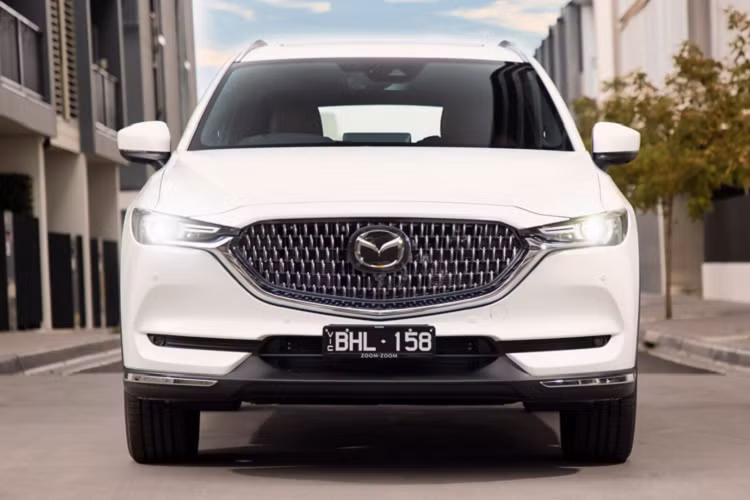 THACO đã chính thức giới thiệu Mazda CX-8 2022 mới tại thị trường Việt Nam. Theo các thông tin công bố chính thức từ phía nhà phân phối, CX-8 2022 sẽ được bán ra thị trường Việt Nam với 4 phiên bản: Luxury, Premium, Premium AWD 7 chỗ và Premium AWD 6 chỗ ngồi. 