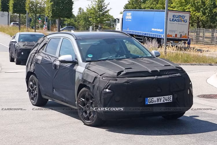 Giá Hyundai Kona chạy điện hiện tại rơi vào khoảng 33.550 USD (gần 800 triệu đồng) và thế hệ mới có lẽ sẽ không thay đổi nhiều con số này.