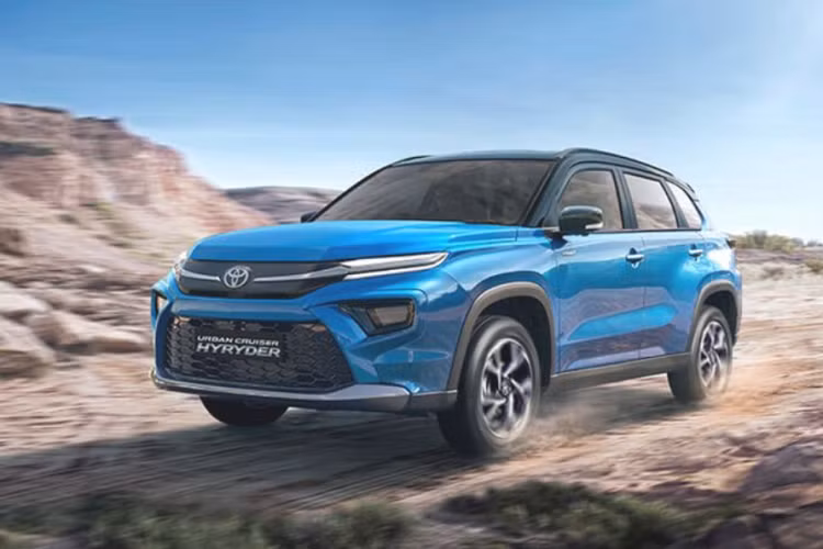 Hyryder được cung cấp hai tùy chọn động cơ khác nhau. Tùy chọn thứ nhất là động cơ K-Series 1.5 lít với hệ thống ISG 12-Volt hybrid nhẹ và pin Li-ion 6Ah khá nhỏ. Tổng công suất đạt được là 101 mã lực và mô-men xoắn 135 Nm. Sức mạnh này được truyền tới các bánh trước thông qua hộp số sàn 5 cấp hoặc hộp số tự động 6 cấp.