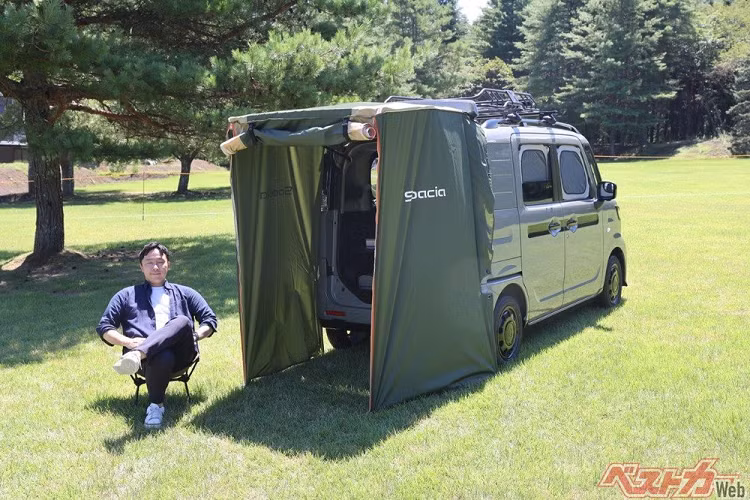Suzuki Spacia hiện là mẫu xe kei car đã không còn xa lạ với người tiêu dùng Nhật Bản. Thậm chí, Spacia còn là mẫu xe bán chạy nhất của thương hiệu Suzuki ở thị trường nội địa. Để tăng thêm sự lựa chọn cho khách hàng Nhật Bản, dòng xe "hộp diêm" Suzuki Spacia Base 2023 mới đã ra mắt.