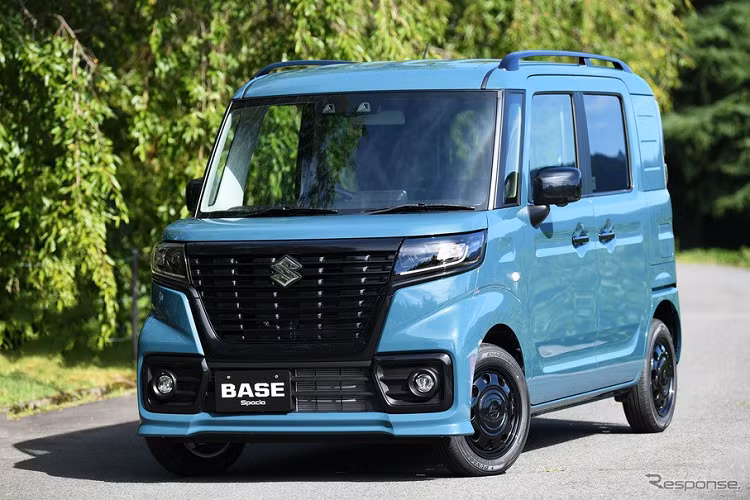 Ngoài ra, bên trong Suzuki Suzuki Spacia Base 2023 còn có nhiều trang bị tiện dụng khác như ngăn chứa đồ trên trần xe...Hộc đựng đồ phía sau... ngăn chứa đồ dưới ghế phụ lái hay bàn gấp sau lưng ghế trước.