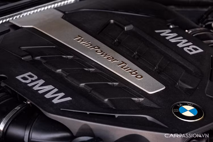 Bản hiệu suất cao của mẫu xe BMW M6 được trang bị động cơ mã S63, công suất 553 mã lực và mô-men xoắn 680 Nm.