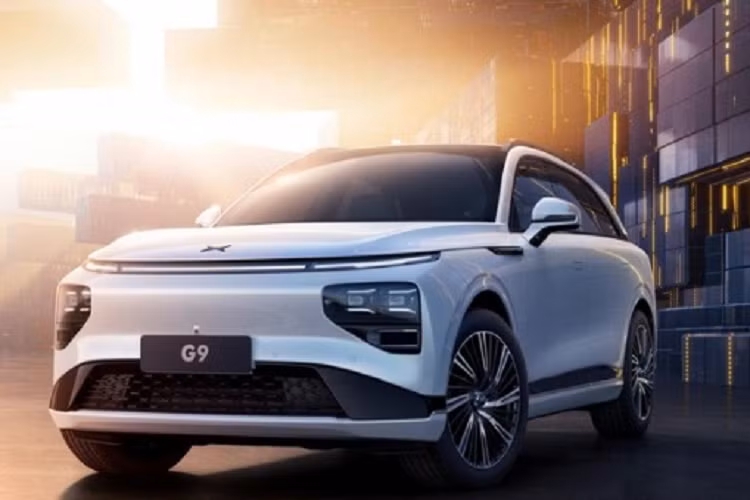 Các phiên bản AWD cũng có phạm vi hoạt động nhỏ hơn - 650km mỗi lần sạc. Nhờ được trang bị công nghệ sạc 800V, nếu dùng trạm sạc nhanh 480 kW, người dùng chỉ cần sạc 5 phút là xe sẽ đi thêm được 200 km.