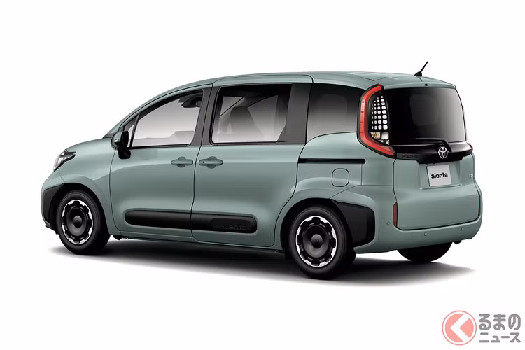 Trong khi đó, vành hợp kim 4 chấu kép, sơn 2 màu là trang bị tùy chọn của xe. Dù ở phiên bản nào, xe cũng dùng vành khá nhỏ với đường kính chỉ 15 inch. Đằng sau, Toyota Sienta 2023 gây ấn tượng với cụm đèn hậu LED kết hợp được thiết kế nằm dọc, ôm lấy kính chắn gió và kéo dài lên nóc.