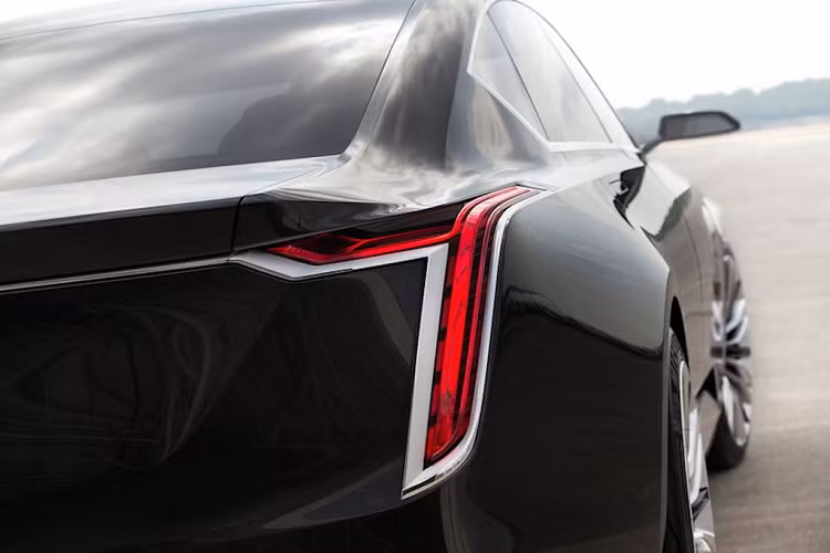 Theo đó, Cadillac Celestiq chạy điện sẽ trở thành mẫu xe có thể tùy chỉnh cao cấp nhất của Cadillac. Chiếc SUV điện có thể sẽ tạo ra nhu cầu về một dây chuyền sản xuất chuyên biệt. Mức độ tùy chỉnh sẽ có giá khoảng 200.000 USD (khoảng 4,64 tỷ đồng), như vậy Celestiq sẽ là chiếc xe đắt nhất của Cadillac từ trước đến nay.